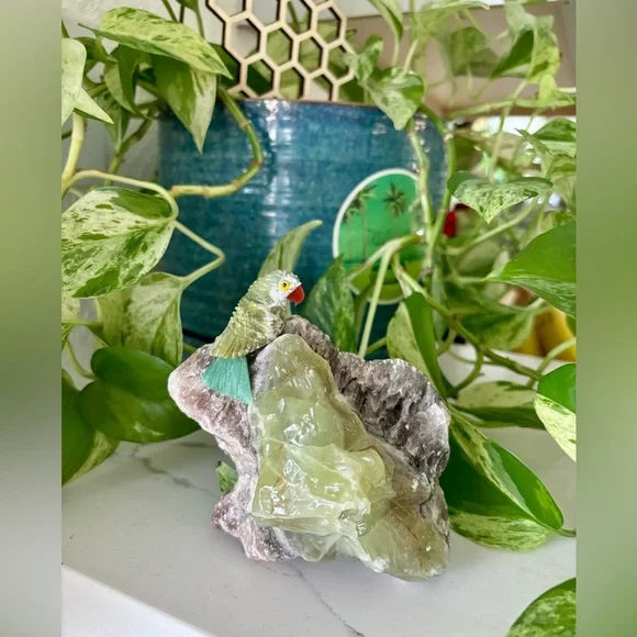 Parrot carving on Green Calcite - Picture 7 of 7